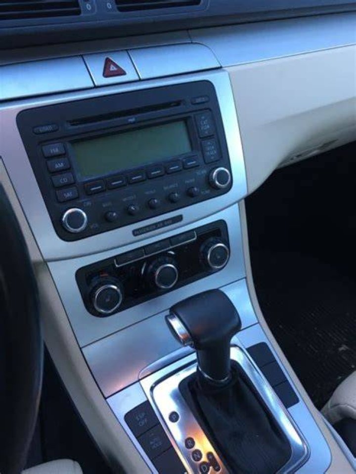 Does the 2009 Volkswagen CC have Bluetooth?